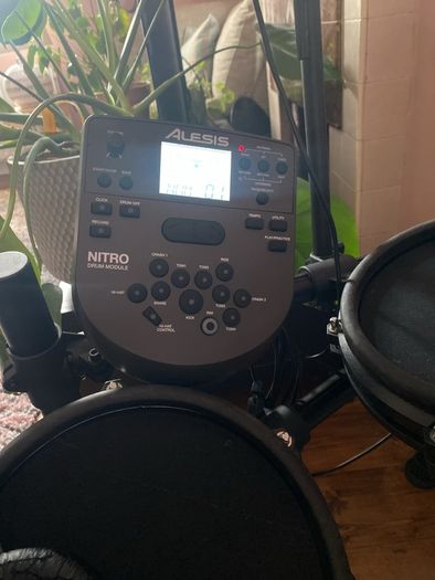 Alesis nitro mesh electronic drum kit
