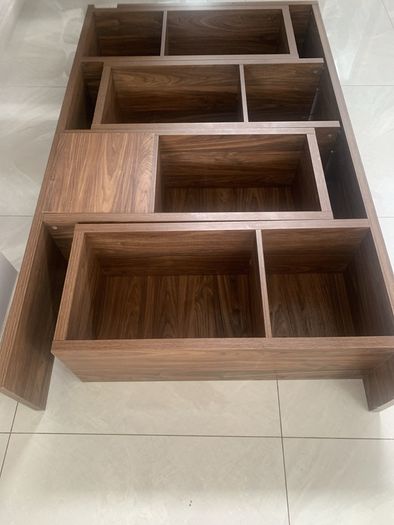 Expanding bookcase