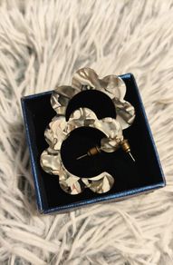 Gray Tortoiseshell Scalloped Hoop Earrings Acrylic Retro Style