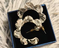 Gray Tortoiseshell Scalloped Hoop Earrings Acrylic Retro Style