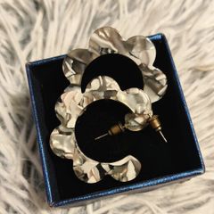 Gray Tortoiseshell Scalloped Hoop Earrings Acrylic Retro Style