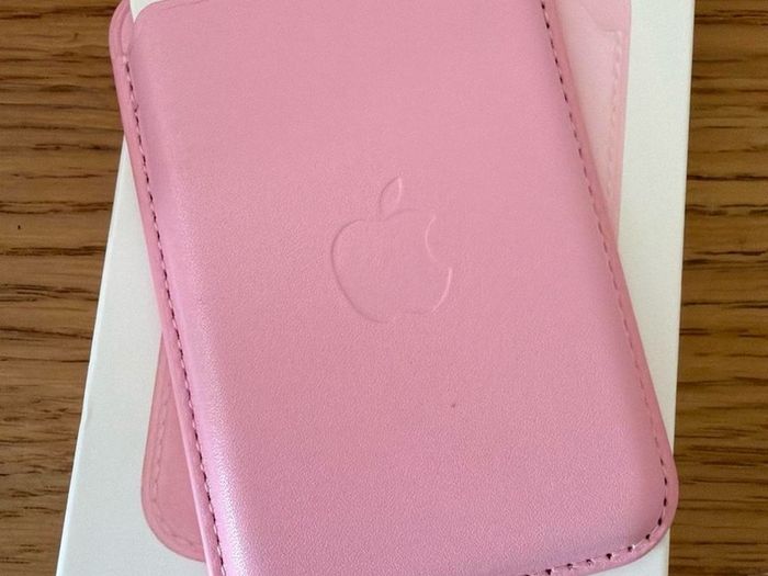 MagSafe Apple wallet
