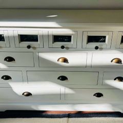 Dining Room Bureau / Dresser in cream white.. Superb!