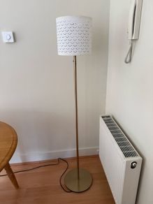 Floor lamp in very good condition, gold and white