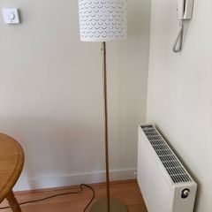 Floor lamp in very good condition, gold and white