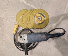 2x 230mm Angle Grinders + Discs