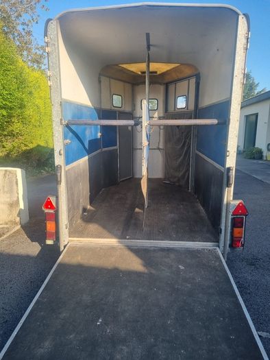 horse box