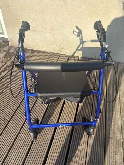 4 Wheeled Rollator with Seat - De Vilbias