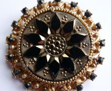 Antique Beautiful Florenza Goldtone Gilt Jet Art Brooch Pin