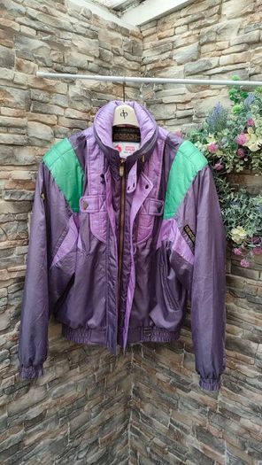 Vintage Descente 1980s ski jacket Official supplier of the Suisse ski team This is a rare and unique piece The quality and finish on the jacket is extremely high  It's in mint condition for its age Size medium