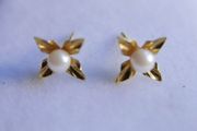 Vintage Solid 9ct Yellow Gold 375 Pearl Stud Earrings, Flower Style 0,9g
