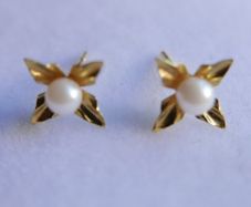Vintage Solid 9ct Yellow Gold 375 Pearl Stud Earrings, Flower Style 0,9g