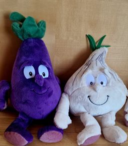 2 cute soft toys