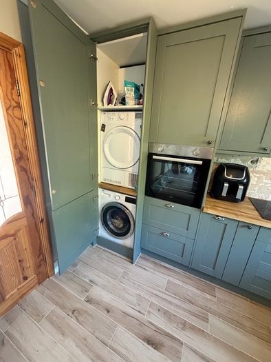 Carpenter Handyman kitchen fitter Flat pack specialist