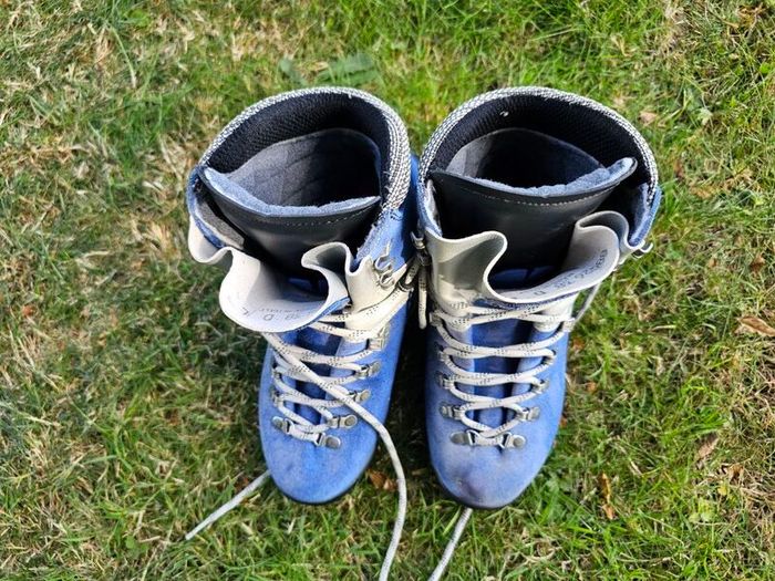 Vintage Scarpa Jura Mountaineering Boots Women's size 38