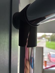 Height adjustable clothes rail