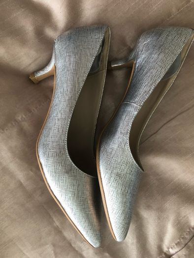 Ladies Clark's silver shoe