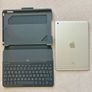 Apple iPad 6th Gen (32GB) + Logitech Keyboard Case  (Excellent/Like New Condition) Image 3