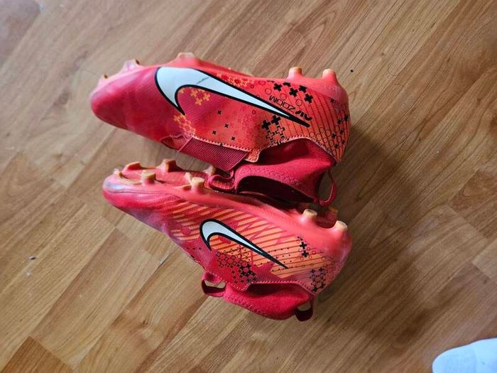 nike football boots size 4