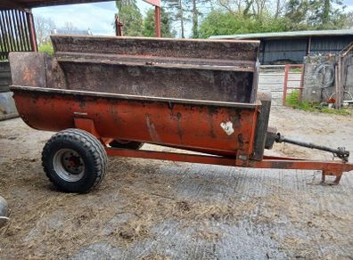Muck spreader