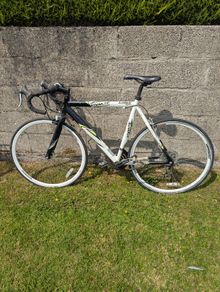 Mens medium racer bike