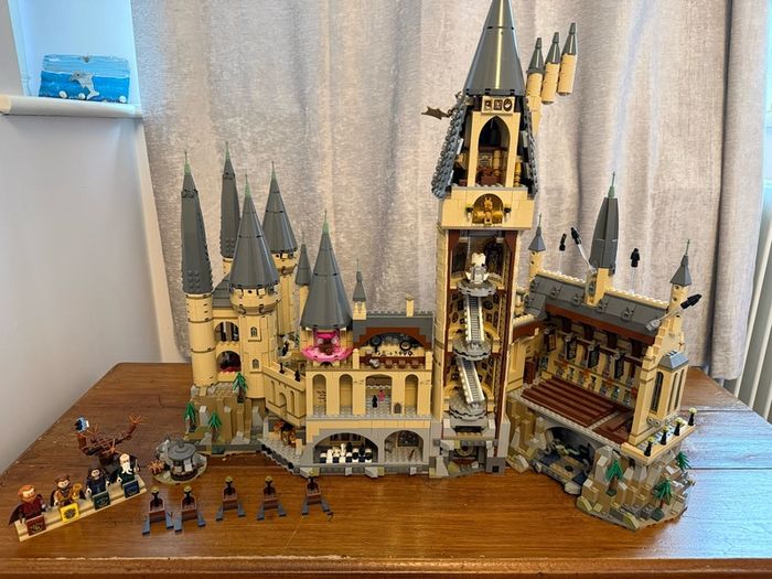 Hogwarts Castle Lego set 71043