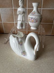 Vintage Royal Tara " Irish Blossom " Swan Choir Boy & Vase