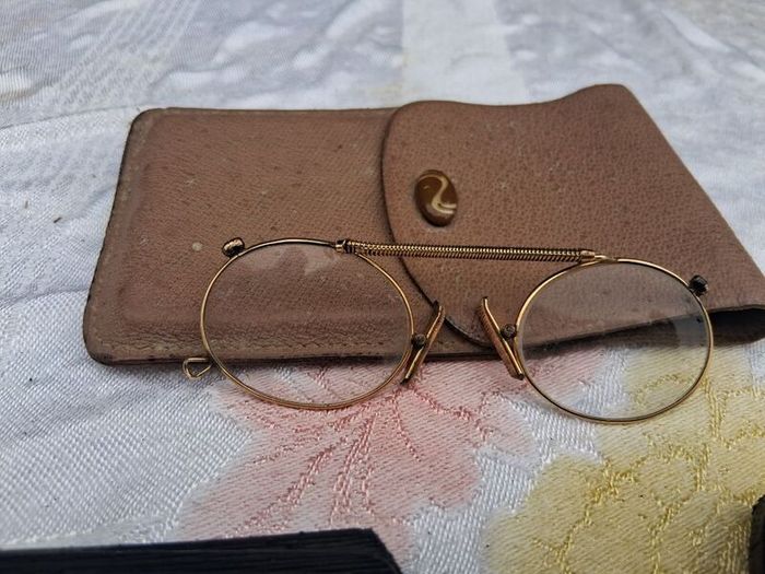 3 X Irish Gold Victorian Glasses