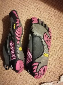 Vibram FiveFinger shoes size 39