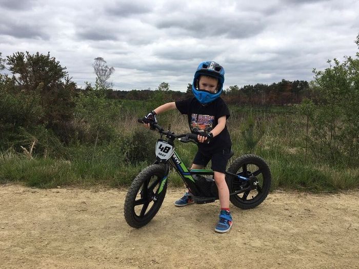 Revvi 12 Inch Lithium-ion 24v Kids Electric Balance Bike 2-6 Years