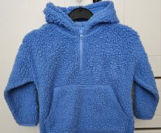 Long-Sleeve Hoodie in blue.
