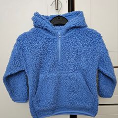 Long-Sleeve Hoodie in blue.