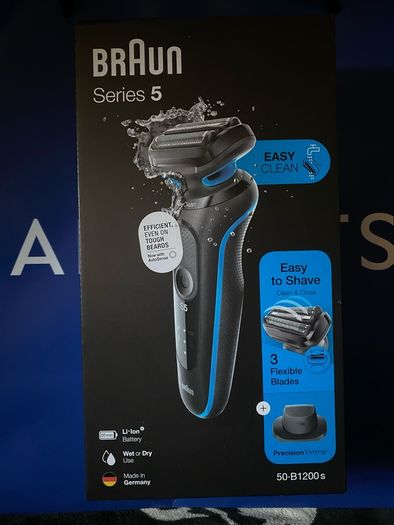 Braun Series 5 electric shaver with precision trimmer wet & dry brand new