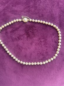 Lovely Quality Hand Strung Pearl Necklace