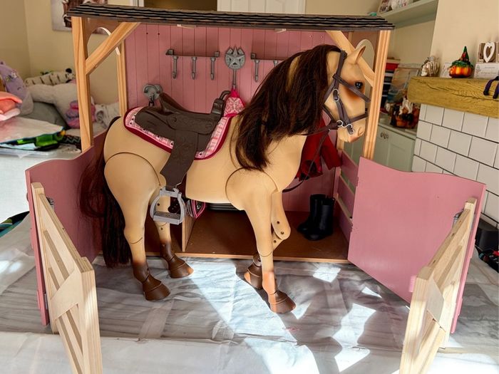 Our generation stables with two horses and accessories seen in photos