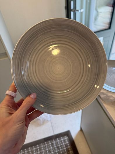 Crockery: plates, bowls etc.