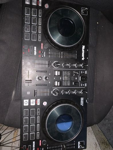 Numark Mixtrack Platinum FX