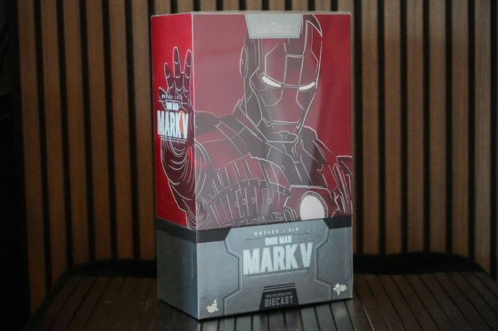 Hot Toys Iron Man Mark V - MMS400-D18 - Diecast - 1/6 Scale