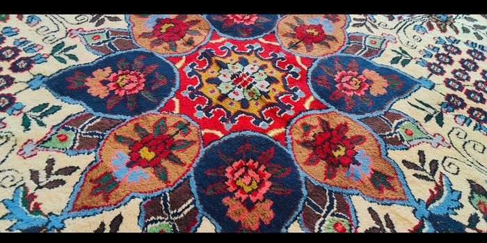 Stunningly Extra Large 2.7m/ 9ft Oriental Rug