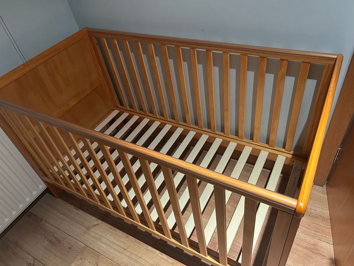 Cot bed