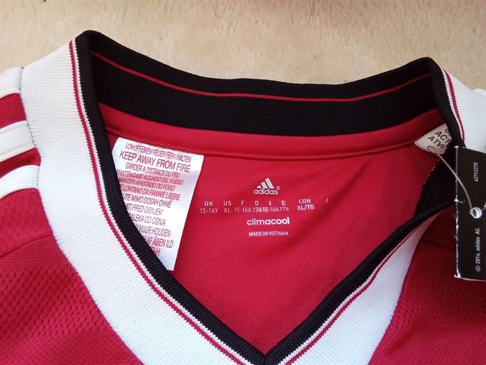 Manchester United teenager football jersey NEW