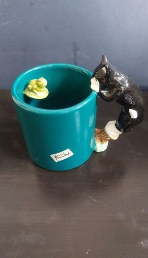 Fabulous Collectable Vintage Hand-Painted 3-D Cat and Frog Mug by Bergschrund, Seattle, USA, from 1991, Display Only Due to Hairline Crack
