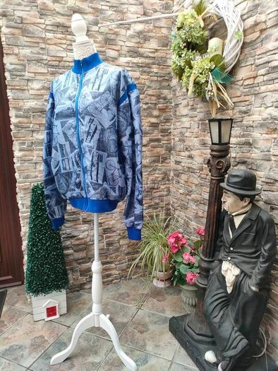 Vintage 80s 90s cycling jacket  Perfect condition  Size medium  Perfect for festivals  Unique piece
