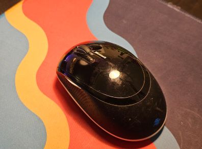 Wireless mouse with USB dongle