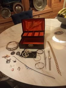 Jewellery box plus contents, D18 post 10e