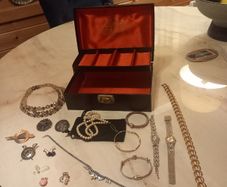Jewellery box plus contents, D18 post 10e