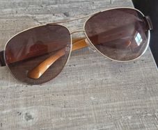 Lovely ELLE aviator sunglasses with brown tinted lenses, gold-tone metal frame and brown arms. Model EL18150, colour 719. Pre-owned condition, please see all photos for details.
