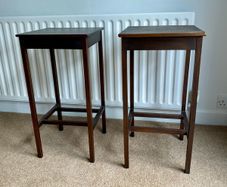 Set of 2 plant / bedside tables