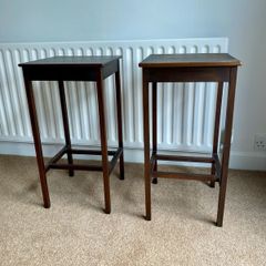 Set of 2 plant / bedside tables