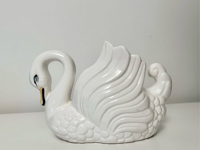 Ceramic Cream Swan Planter